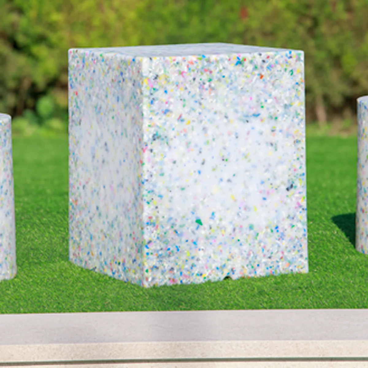 CIRCOOLAR Table ou siège Cuby 53 Matériau Recyclé