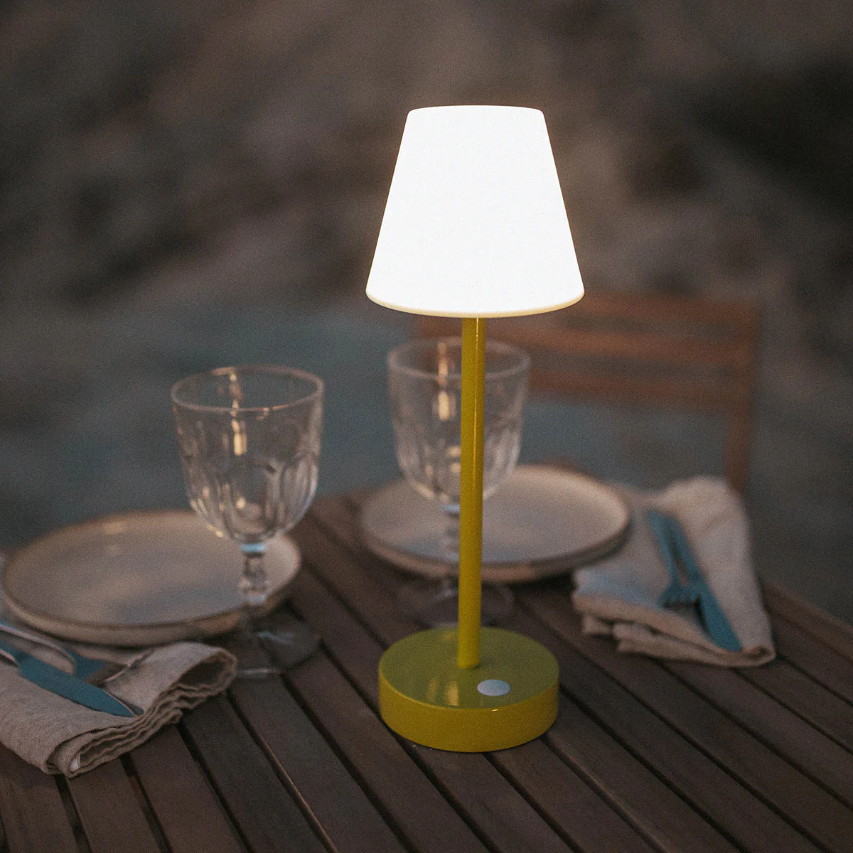 LAMPE DE TABLE LOLA SLIM 30 VERT CITRON - Image 2