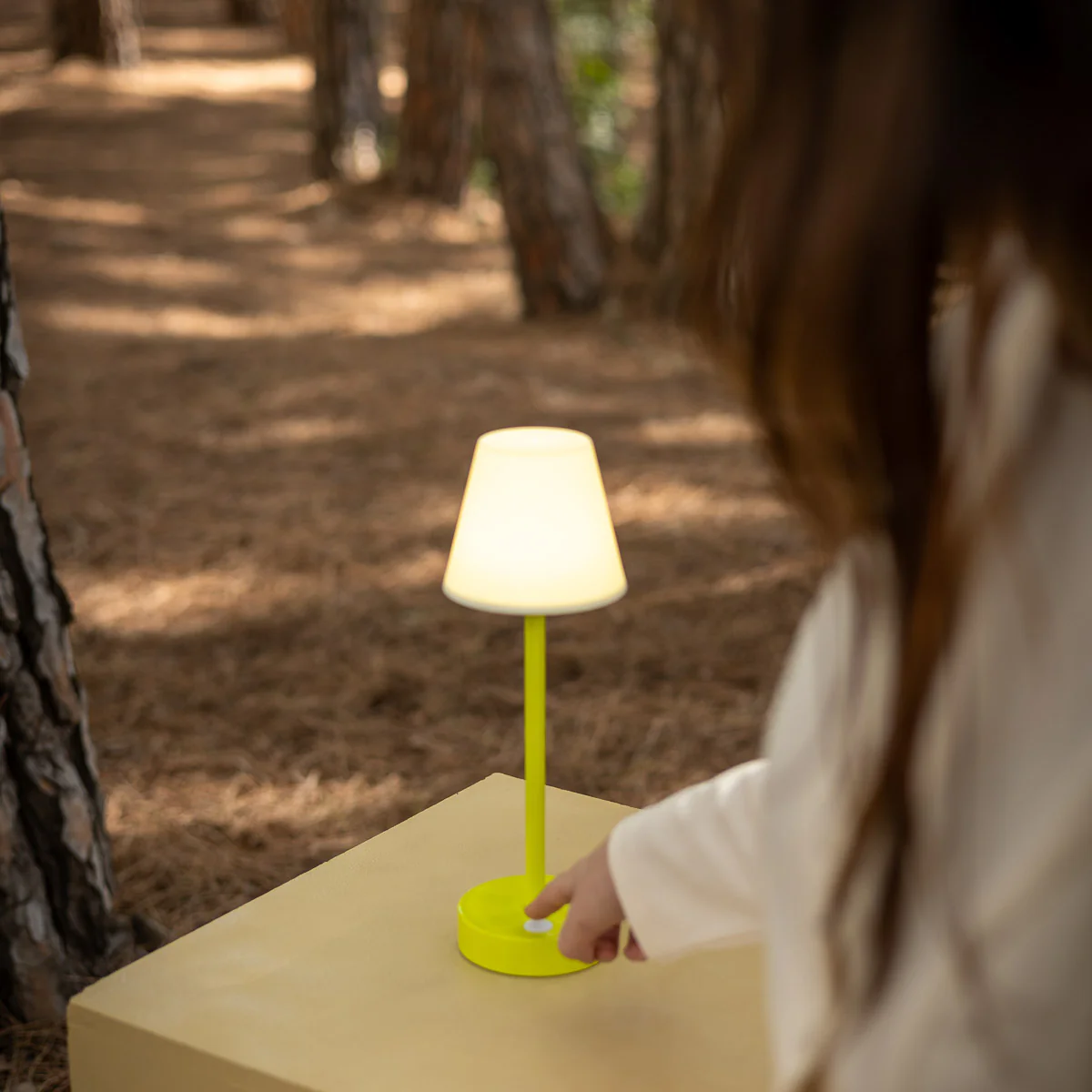 LAMPE DE TABLE LOLA SLIM 30 VERT CITRON - Image 3