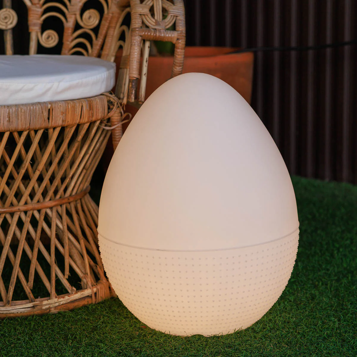 LAMPE EN FORME D'ŒUF OVO