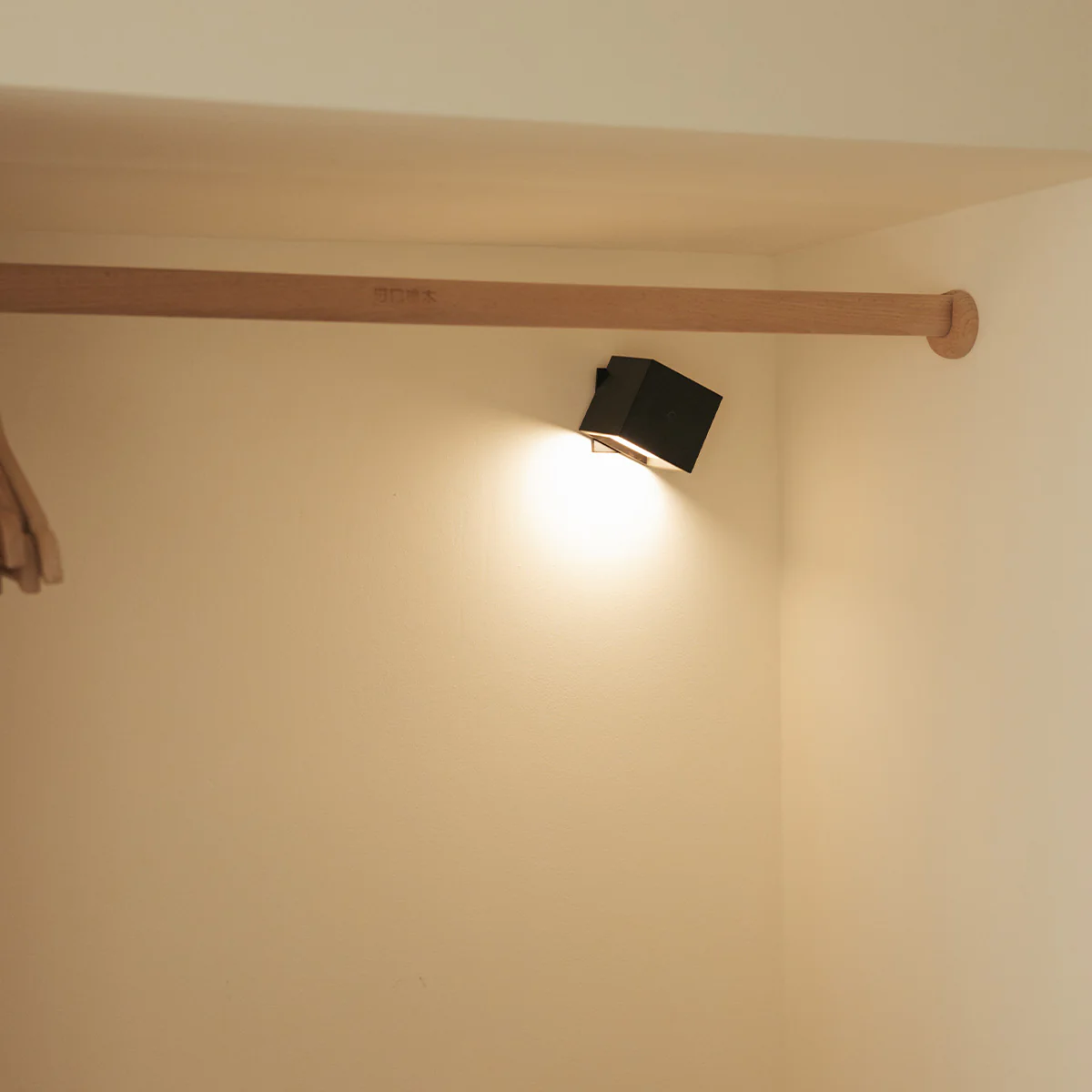 Lampe murale carré à batterie pour l'intérieur BOX 8 - Image 2